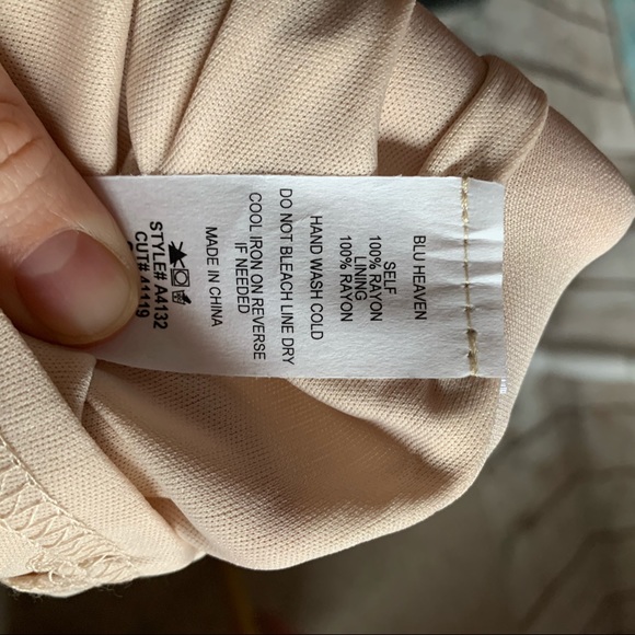 Floral lace shoulder dress - Picture 4 of 5